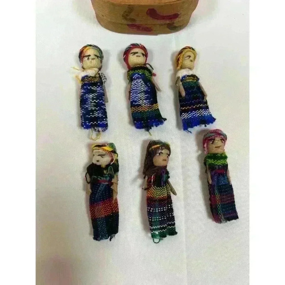 Guatemalan Worry Dolls Set of Six Handmade Wooden Box Children Sleep Legend - Picture 3 of 5